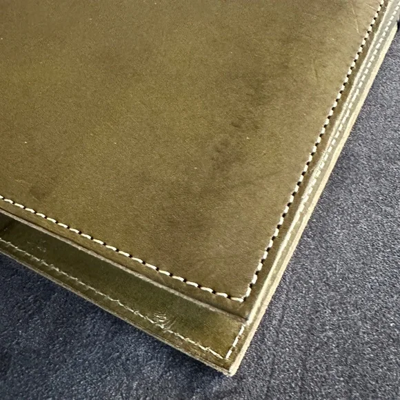 PAPER REPUBLIC Le Portfolio Olive Green A5 Size
** NEW condition - Picture 7 of 15